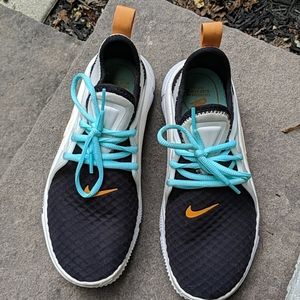Nike sneakers 7.5
